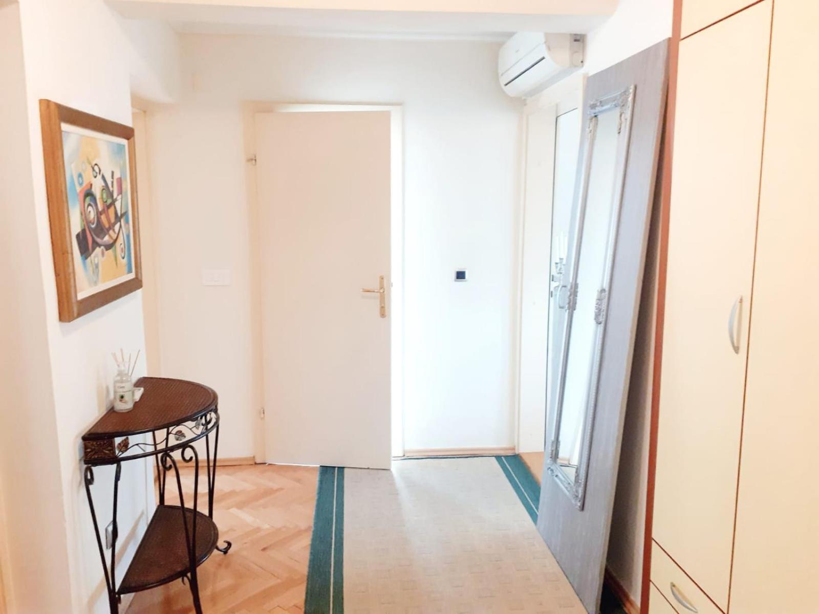 Spacious 80M2 Apartment In The Center Ljubuski Room photo